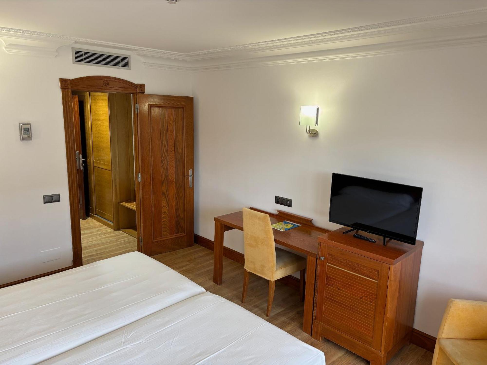 Gran Hotel Liber & Spa Playa Golf Noja Esterno foto